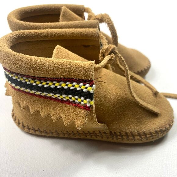 Minnetonka Infant Suede Moccasin Booties Tan Lace Up Crib Shoes Size 5 - Picture 4 of 9
